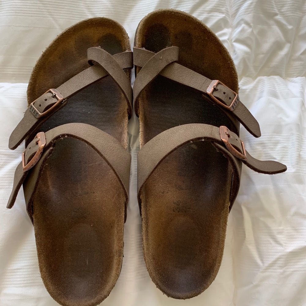 Cross toe Birkenstock’s!
